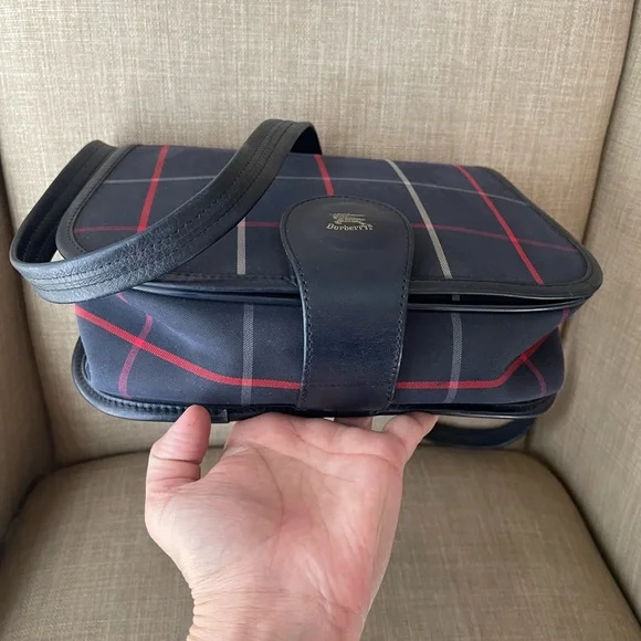 Authentic Burberrys vintage nova check blue crossbody bag (A2003)